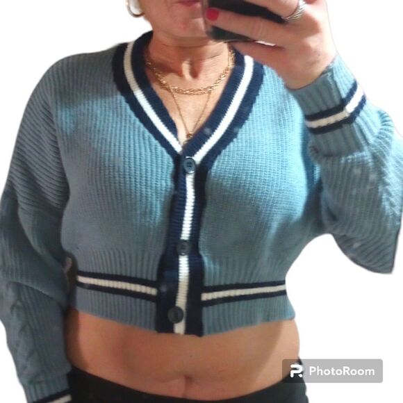 Cropped button down V neck sweater with cable knit sleeve detail - Picture 1 of 9